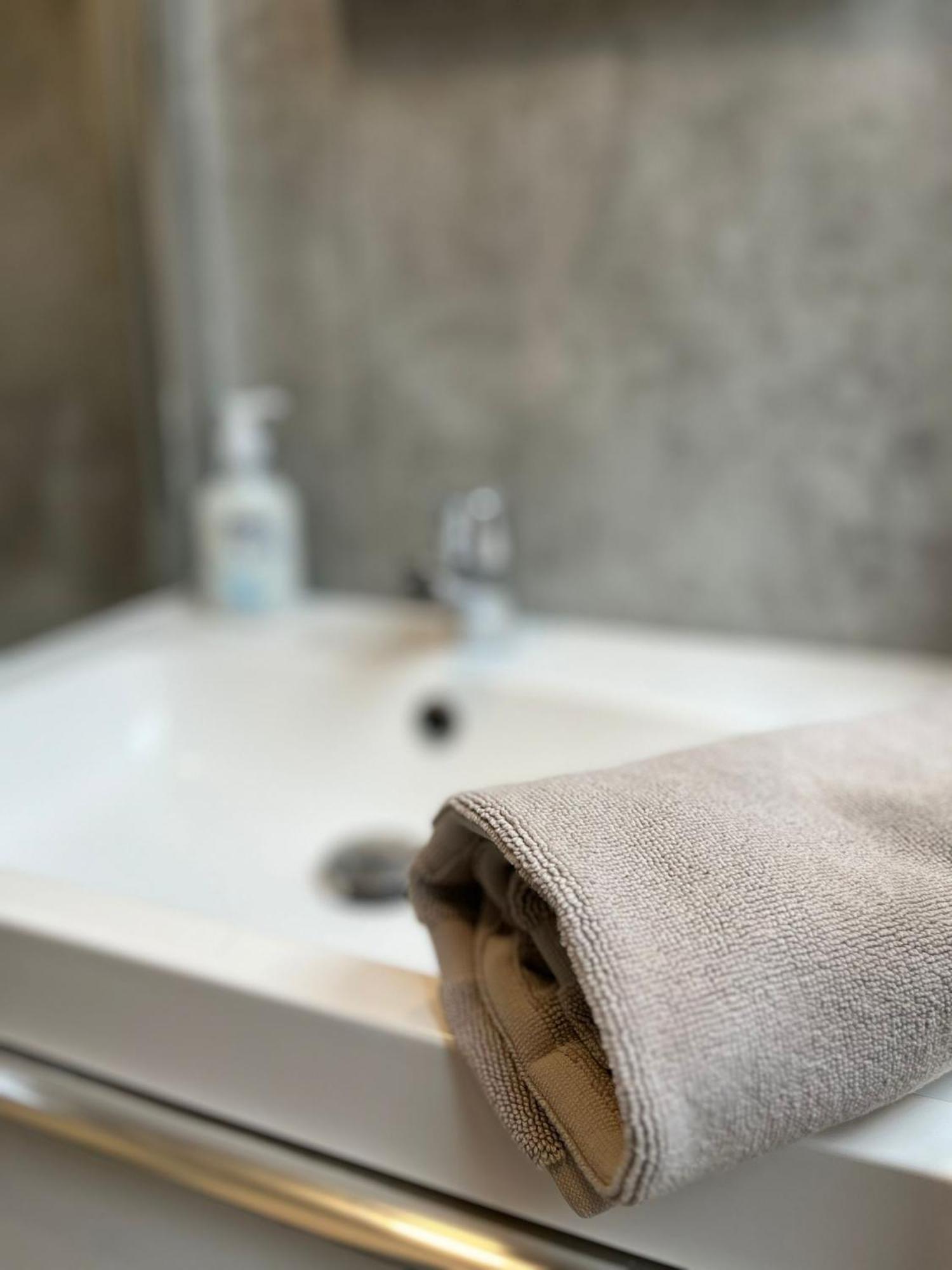L'Escale Niortaise - Centre-Ville - 10Mn Gare - Wifi - Netflix 客房 照片